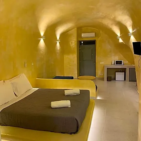M Santorini Conelia Cave ホテル 3*
