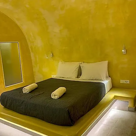 M Santorini Conelia Cave ホテル 3*