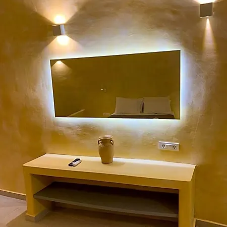 M Santorini Conelia Cave 3*