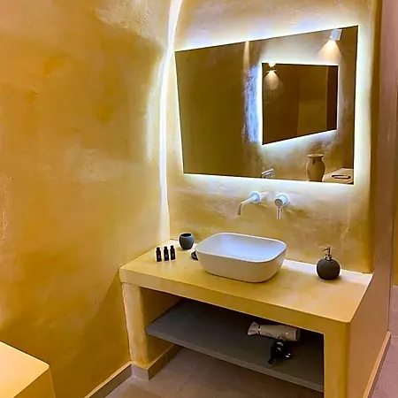 M Santorini Conelia Cave 3*